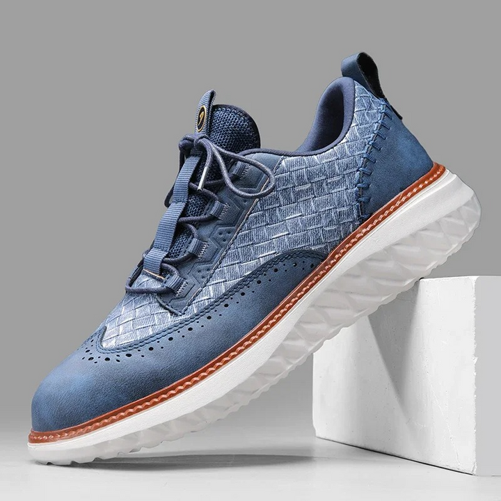 Nova Sneakers